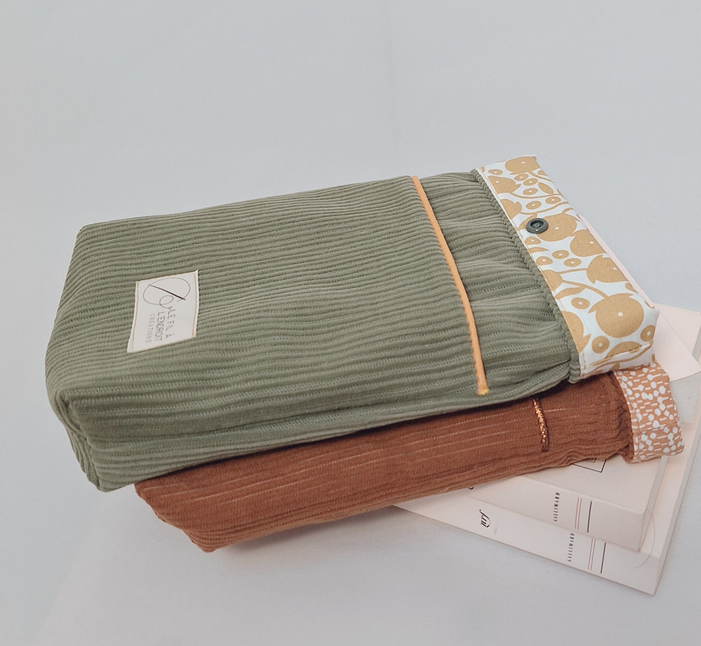 Pochette à livre en velours EUGENIE