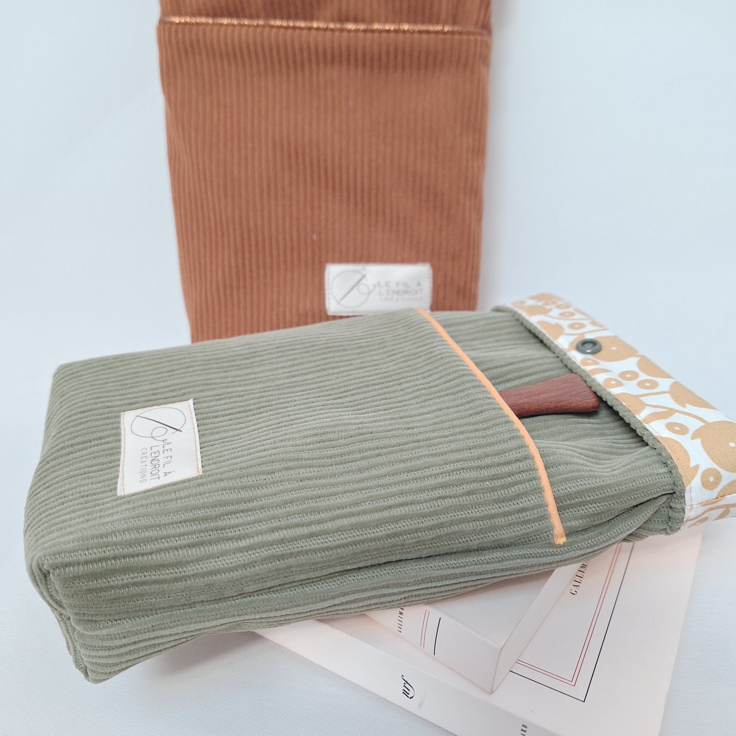 Pochette à livre en velours EUGENIE